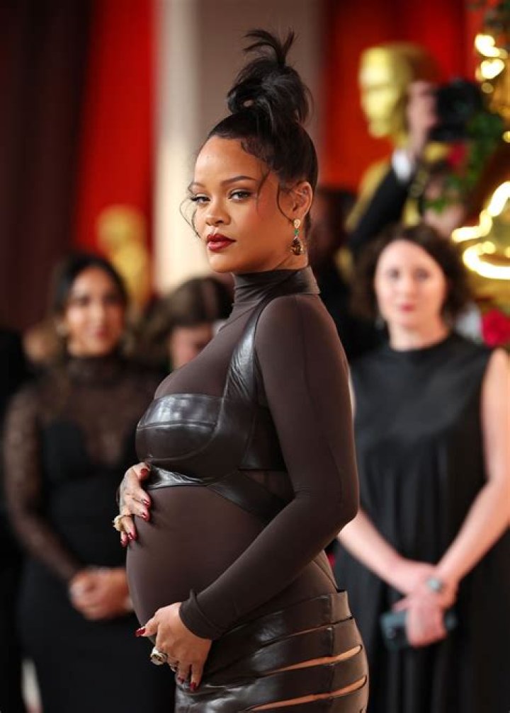 Pregnant Rihanna Belts Out ‘Lift Me Up’ In Beautiful Performance At 2023 Oscars: Watch