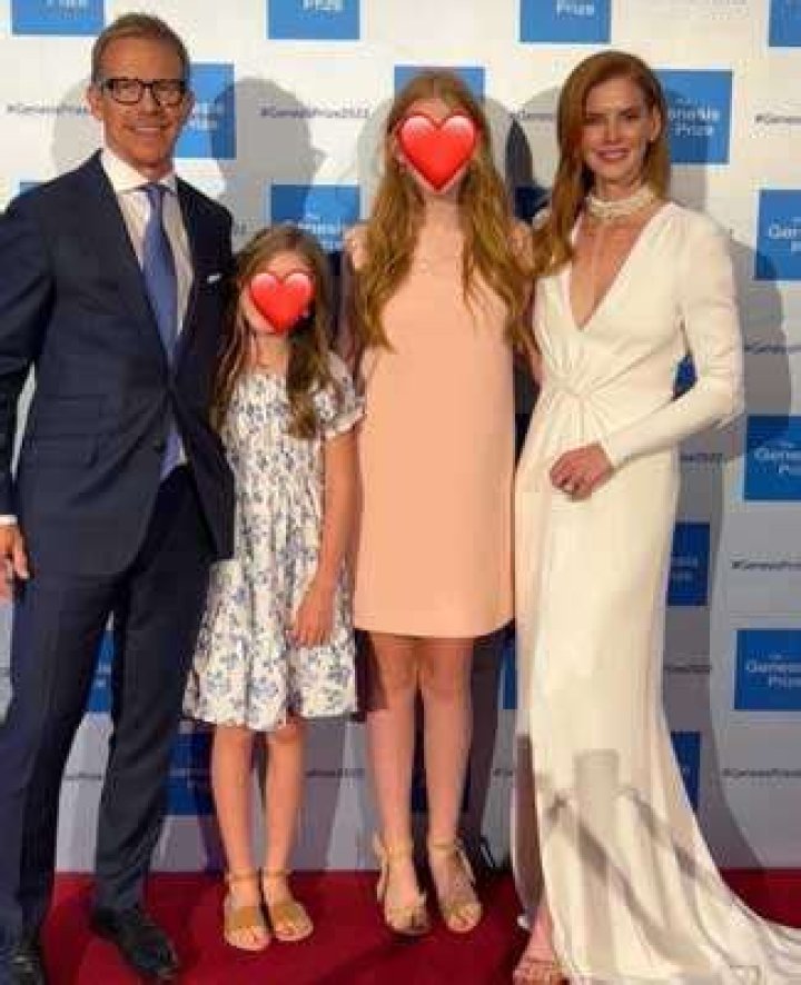 Sarah Rafferty husband Santtu Seppälä and Kids Iris Friday and Oona Gray